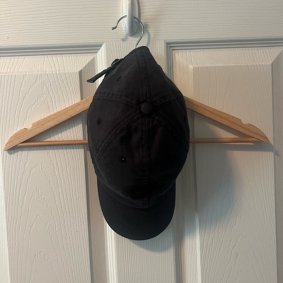 Women’s Nike Black Hat - Picture 2 of 6